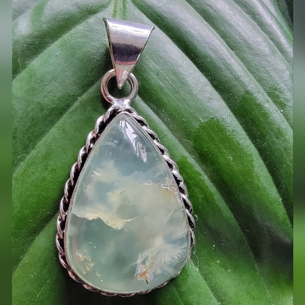 Vintage 925  Teardrop Necklace with Green Gemstone